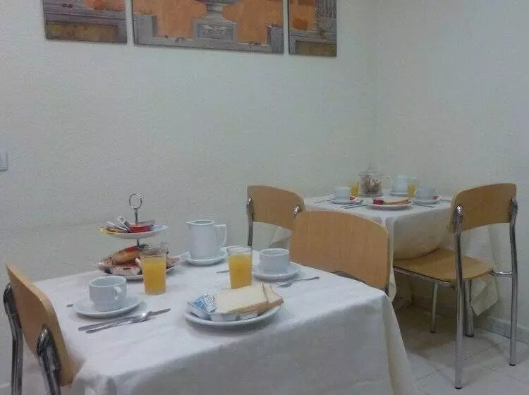 Fotos del hotel Hostal El Val:  4