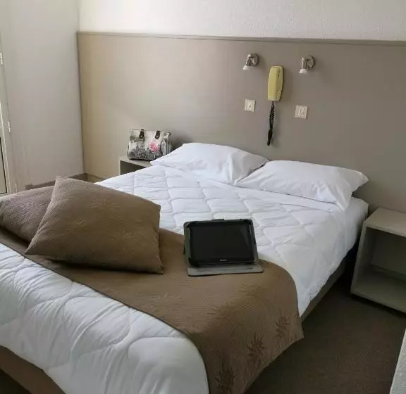 Fotos del hotel Hôtel Notre Dame De La Sarte:  8