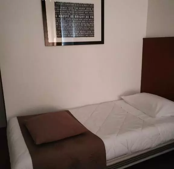 Fotos del hotel Hôtel Notre Dame De La Sarte:  18