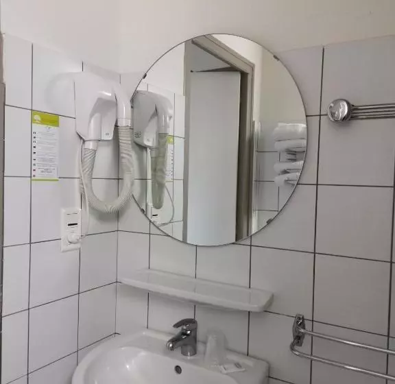 Fotos del hotel Hôtel Notre Dame De La Sarte:  60