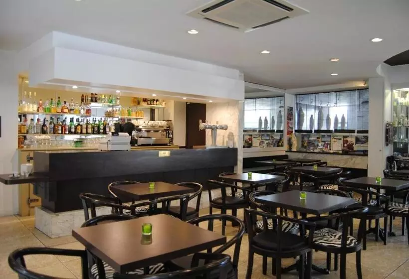 Fotos del hotel Hôtel Notre Dame De La Sarte:  51