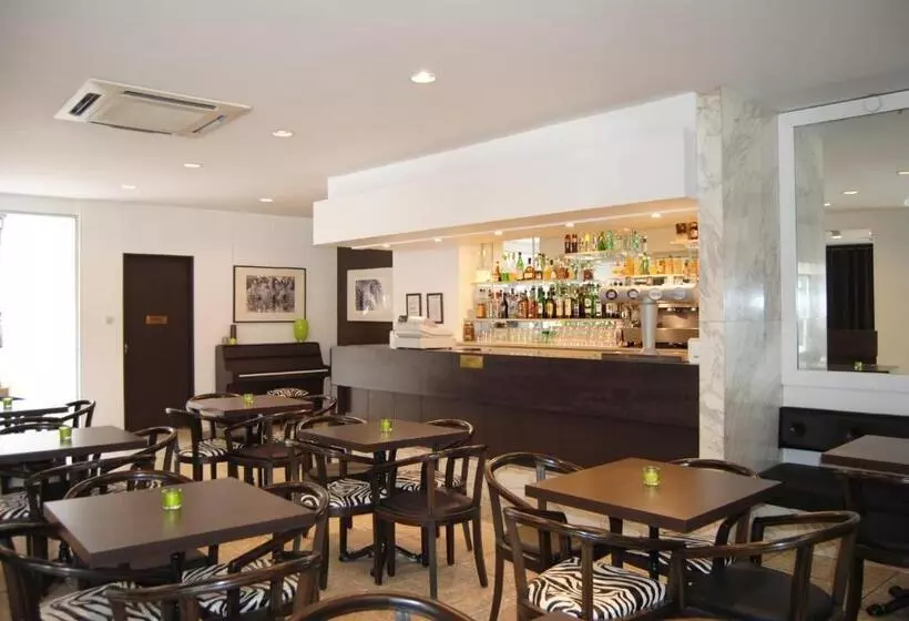 Fotos del hotel Hôtel Notre Dame De La Sarte:  57