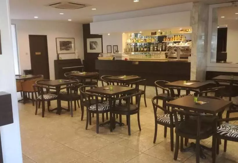 Fotos del hotel Hôtel Notre Dame De La Sarte:  52