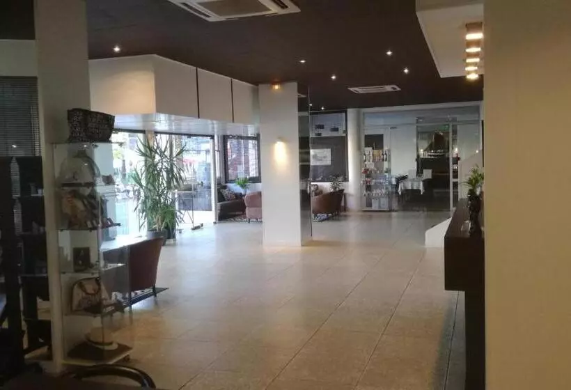 Fotos del hotel Hôtel Notre Dame De La Sarte:  37