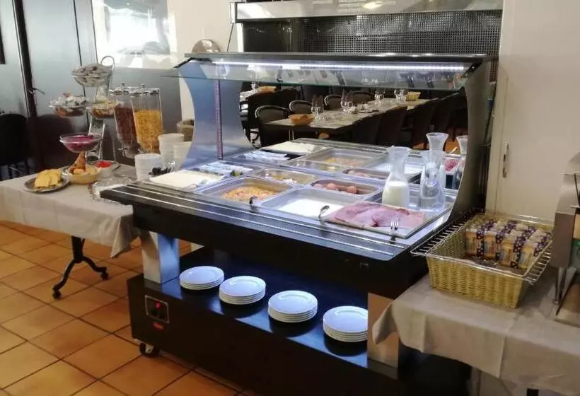 Fotos del hotel Hôtel Notre Dame De La Sarte:  76