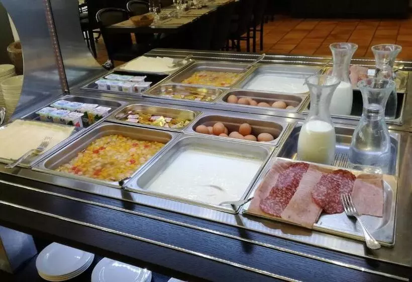 Fotos del hotel Hôtel Notre Dame De La Sarte:  41