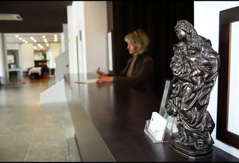 Fotos del hotel Hôtel Notre Dame De La Sarte:  86