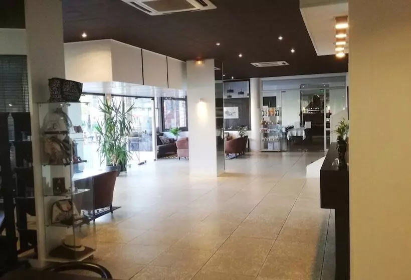 Fotos del hotel Hôtel Notre Dame De La Sarte:  38