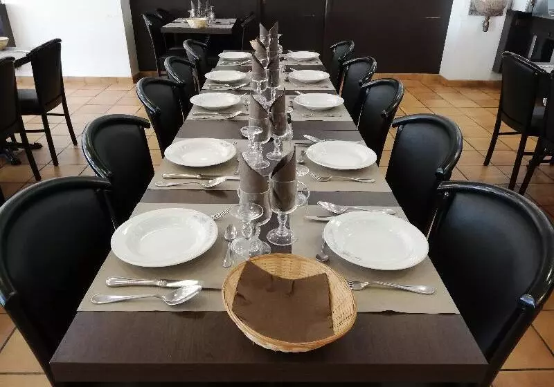 Fotos del hotel Hôtel Notre Dame De La Sarte:  77