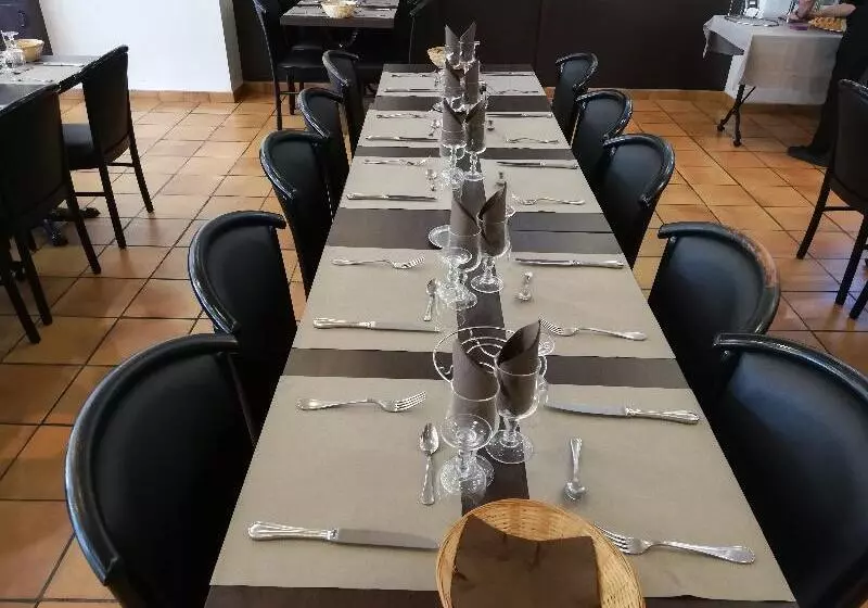 Fotos del hotel Hôtel Notre Dame De La Sarte:  46