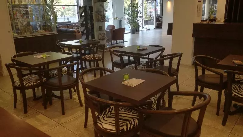 Fotos del hotel Hôtel Notre Dame De La Sarte:  82