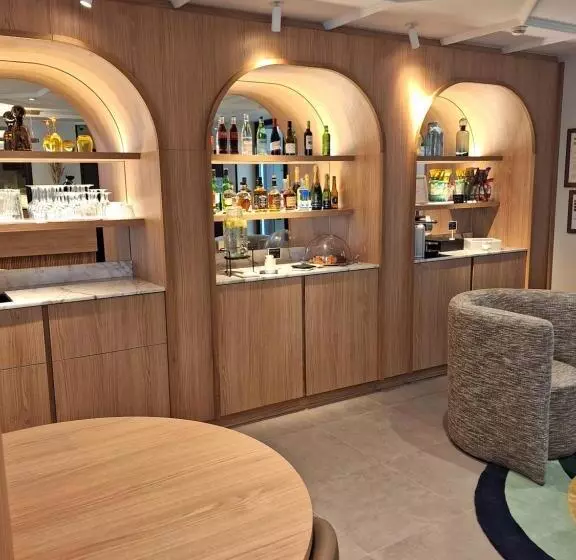 Fotos del hotel Mercure Paris Arc De Triomphe Wagram:  4