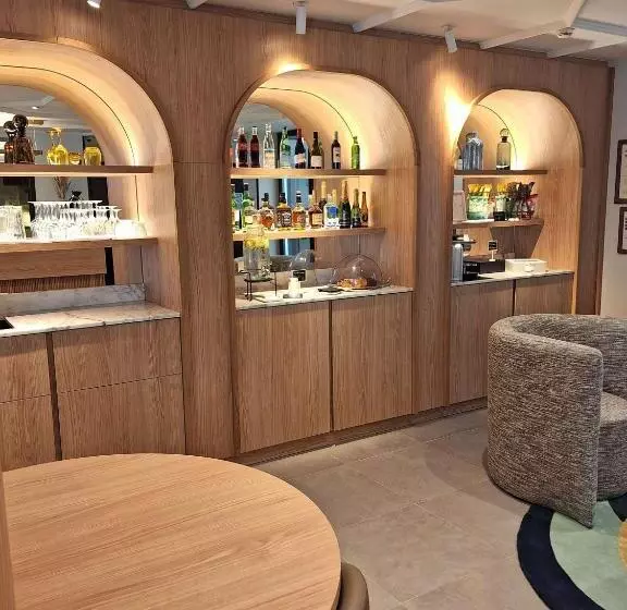 Fotos del hotel Mercure Paris Arc De Triomphe Wagram:  9