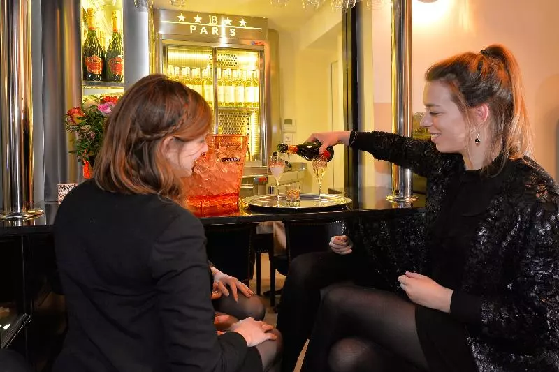 Fotos del hotel Le 18 Paris:  6