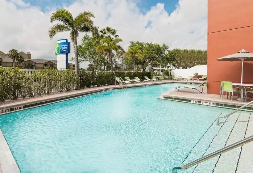 Fotos del hotel Holiday Inn Express & Suites - Nearest Universal Orlando, An Ihg:  2
