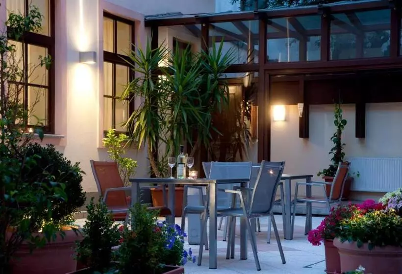 Fotos del hotel Lucia:  6