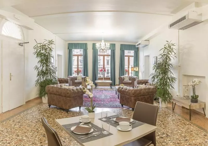 Fotos del hotel Grand Canal Suites:  11