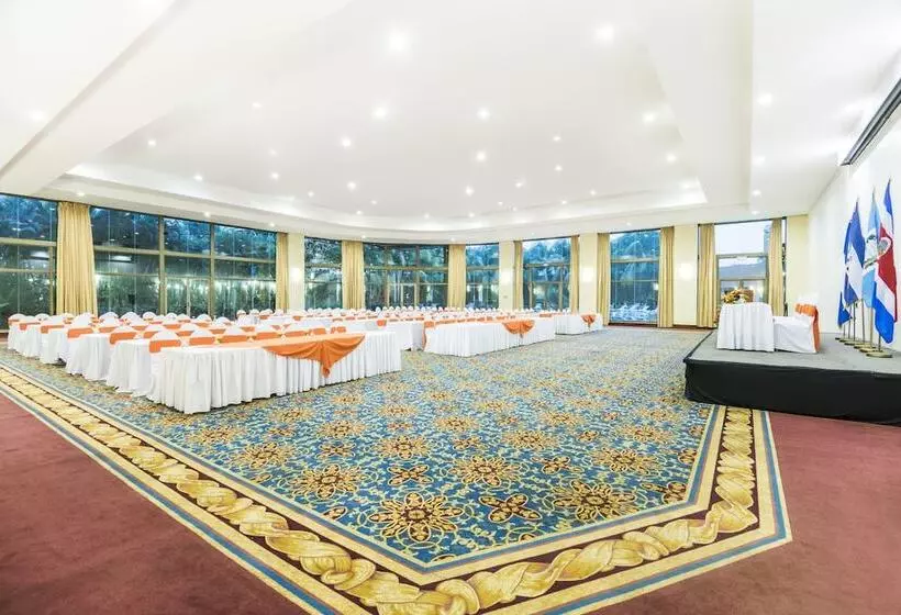 Fotos del hotel Holiday Inn Convention Center, An Ihg:  20