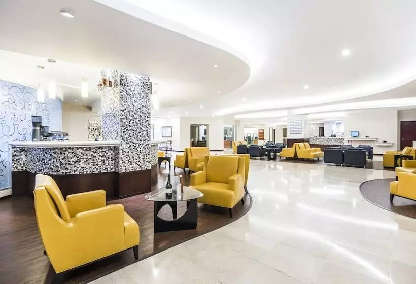 Fotos del hotel Holiday Inn Convention Center, An Ihg:  3