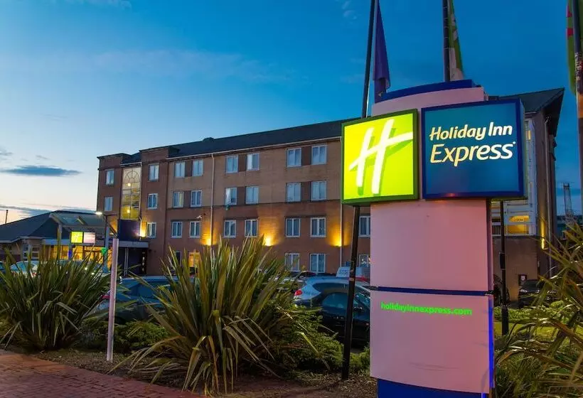Fotos del hotel Holiday Inn Express Cardiff Bay:  15