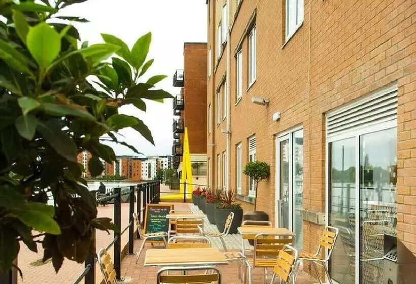 Fotos del hotel Holiday Inn Express Cardiff Bay:  12