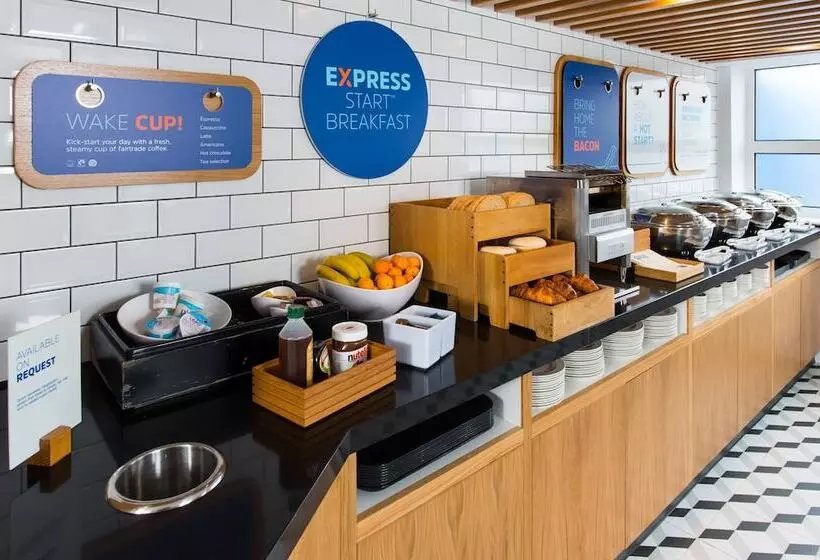 Fotos del hotel Holiday Inn Express Cardiff Bay:  25