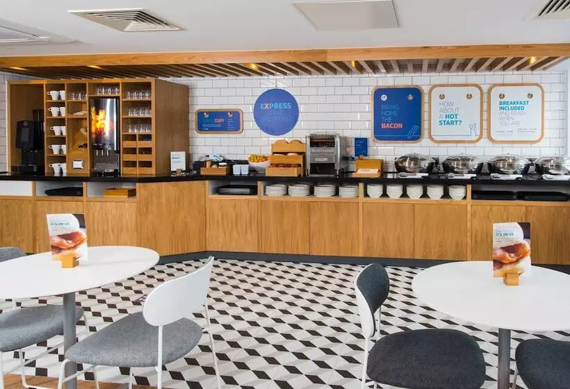 Fotos del hotel Holiday Inn Express Cardiff Bay:  11