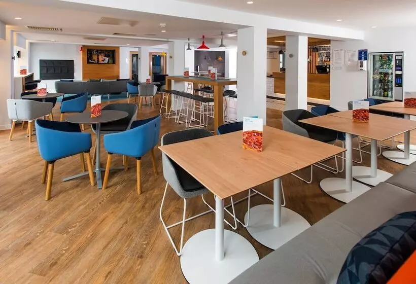 Fotos del hotel Holiday Inn Express Cardiff Bay:  2