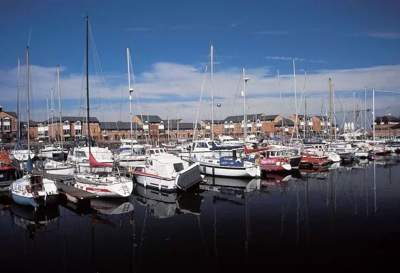 Fotos del hotel Holiday Inn Express Cardiff Bay:  9