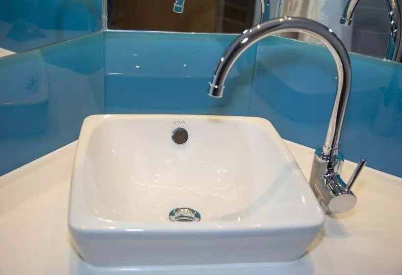 Fotos del hotel Holiday Inn Express Cardiff Bay:  8