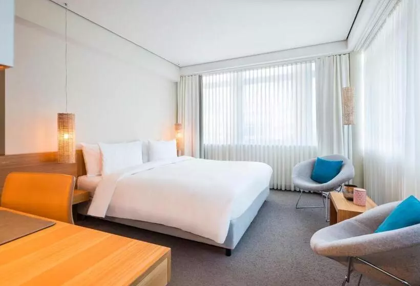 Lindner  Am Ku Damm  Berlin