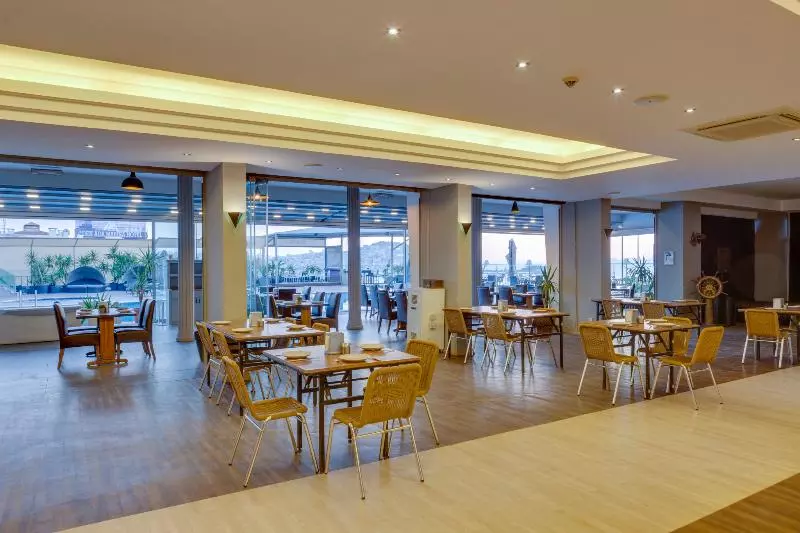 Fotos del hotel Marina  & Suites Kusadasi:  4