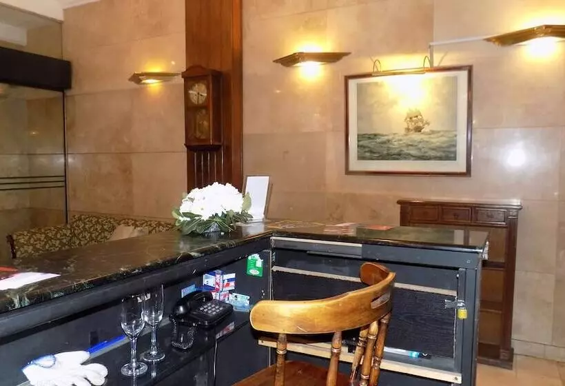 Fotos del hotel Mayflower Suites:  8