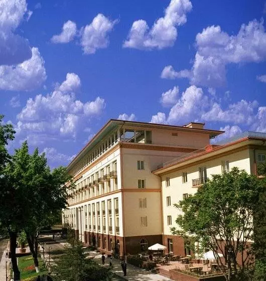 Lotte City Hotel Tashkent Palace