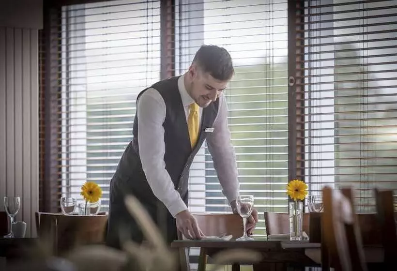 Fotos del hotel The Gleneagle  & Apartments:  14