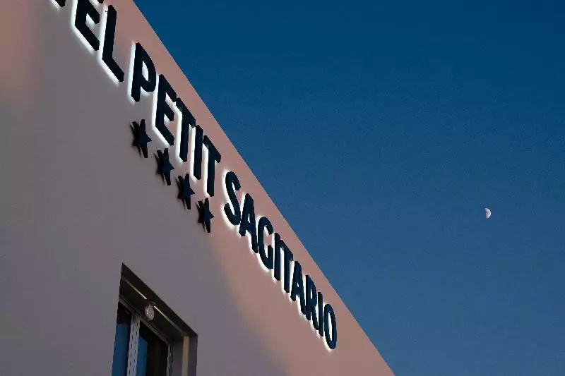 Fotos del hotel Petit Sagitario:  2