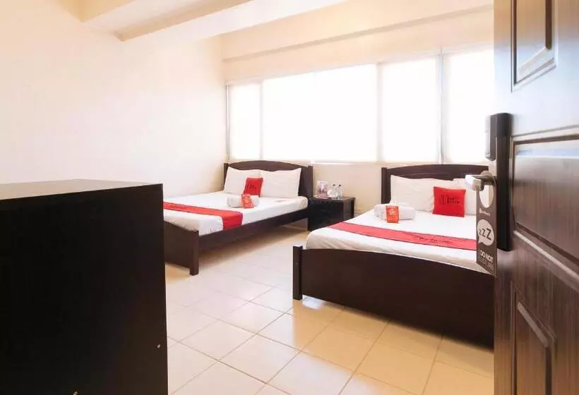 Fotos del hotel Reddoorz Plus @ E Rodriguez Corner Banawe:  13