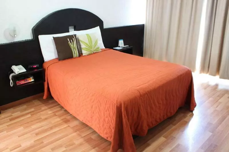 Fotos del hotel Hi  Impala Queretaro:  2