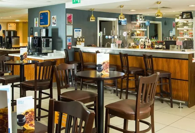 Fotos del hotel Holiday Inn Express London-wimbledon-south, An Ihg:  23