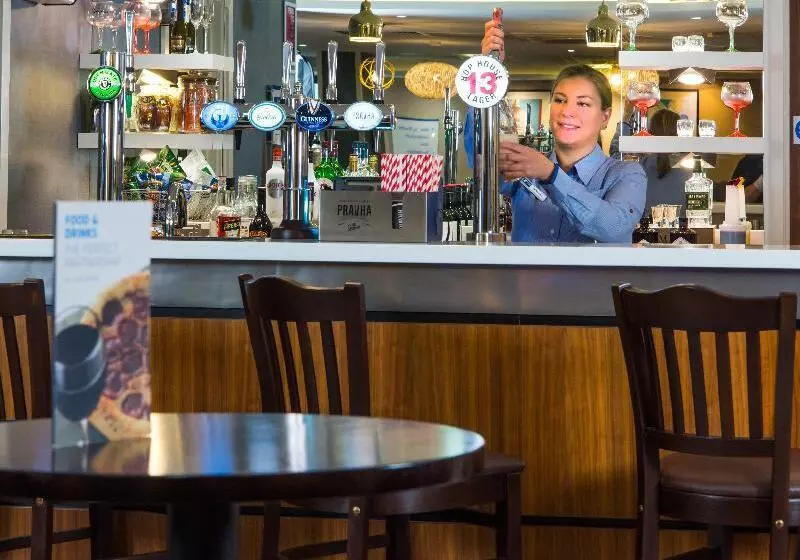 Fotos del hotel Holiday Inn Express London-wimbledon-south, An Ihg:  10