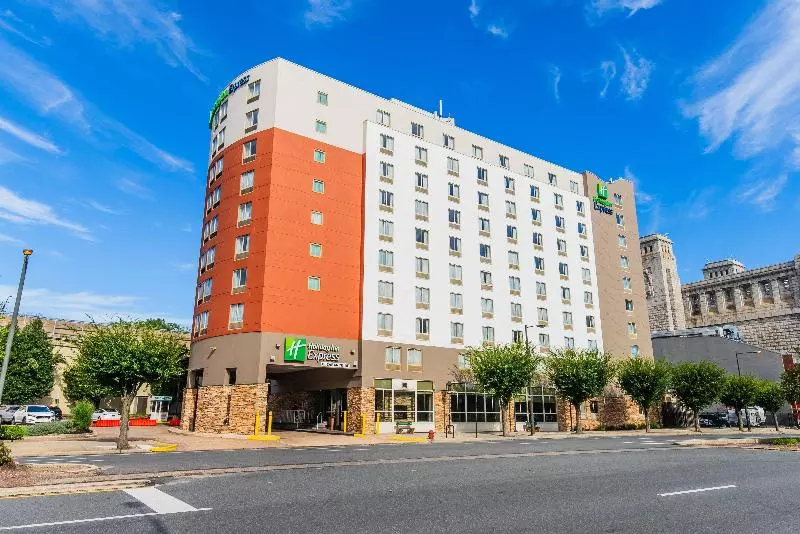 Holiday Inn Express Philadelphia  Penns Landing, An Ihg