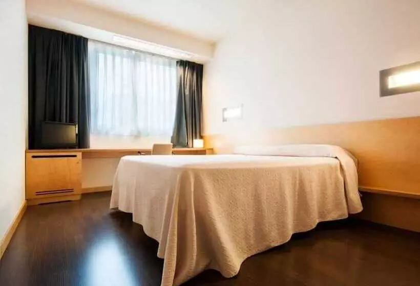 Fotos del hotel Gobeo Park:  16