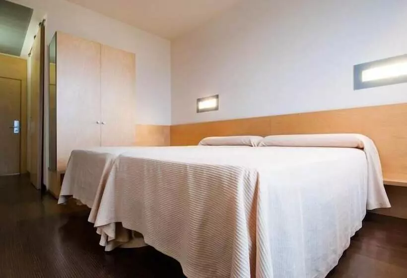 Fotos del hotel Gobeo Park:  10