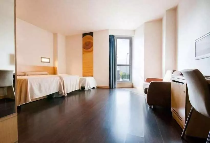 Fotos del hotel Gobeo Park:  7