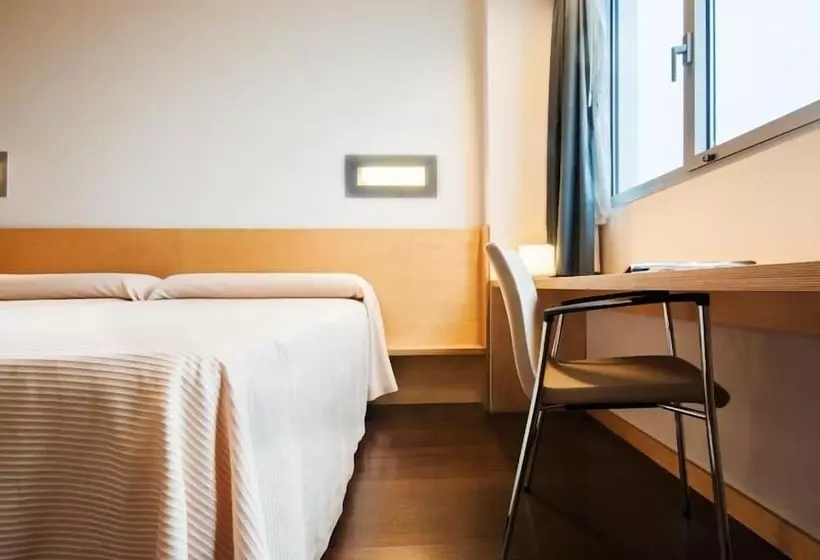 Fotos del hotel Gobeo Park:  25