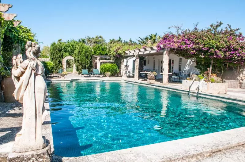 Rural Biniarroca – Adults Only