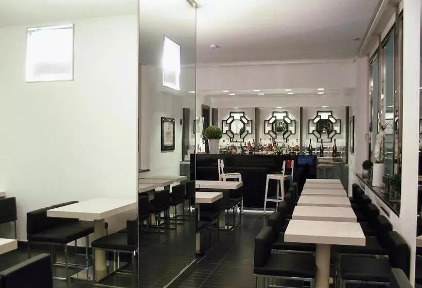 Fotos del hotel Lhp Hotel Napoleon:  3