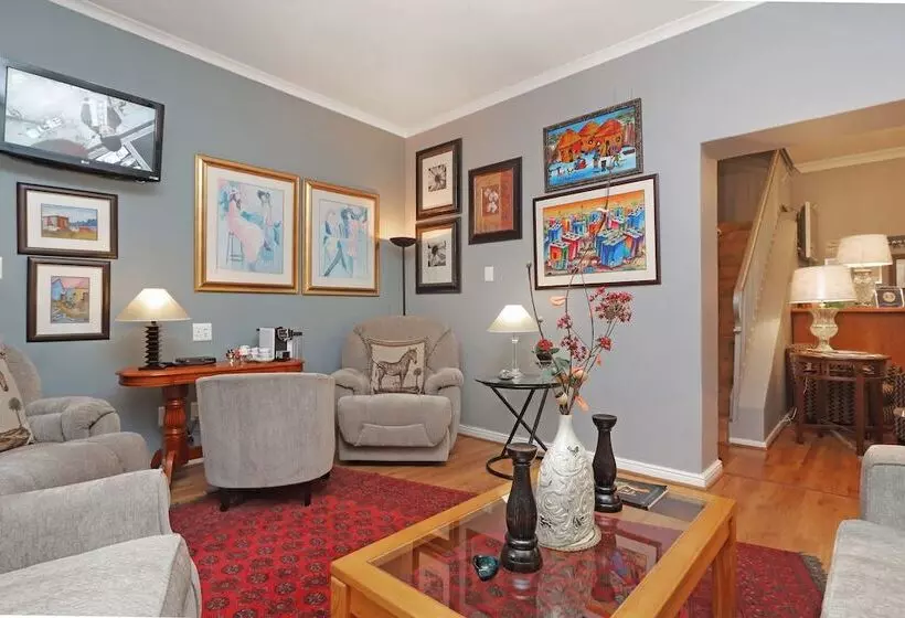 40 Winks Guest House Green Point