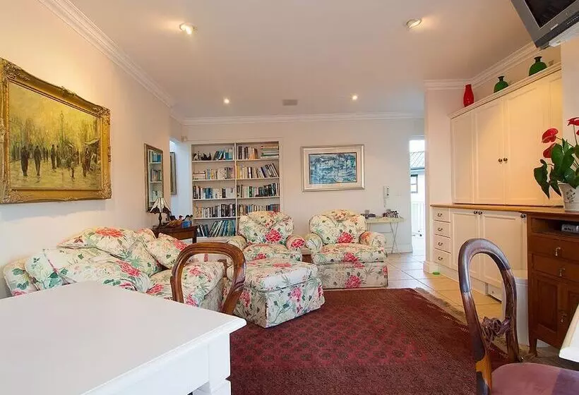 Isola Bella Guest House