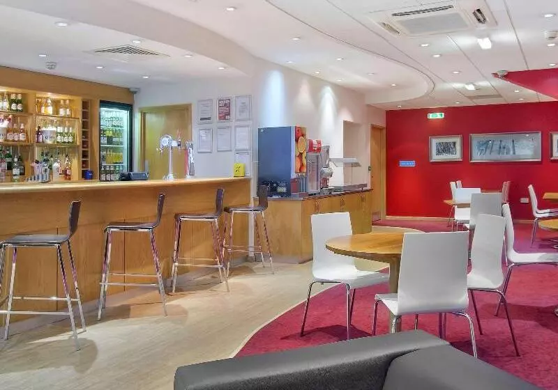 Fotos del hotel Travelodge Birmingham Central Broadway Plaza:  9